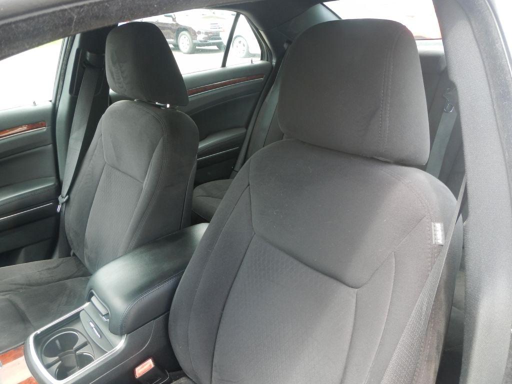Chrysler 300 Base 2012