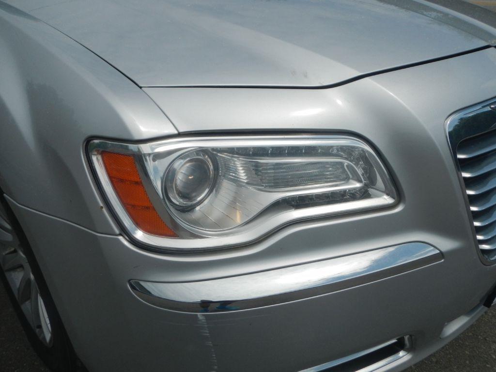 Chrysler 300 Base 2012