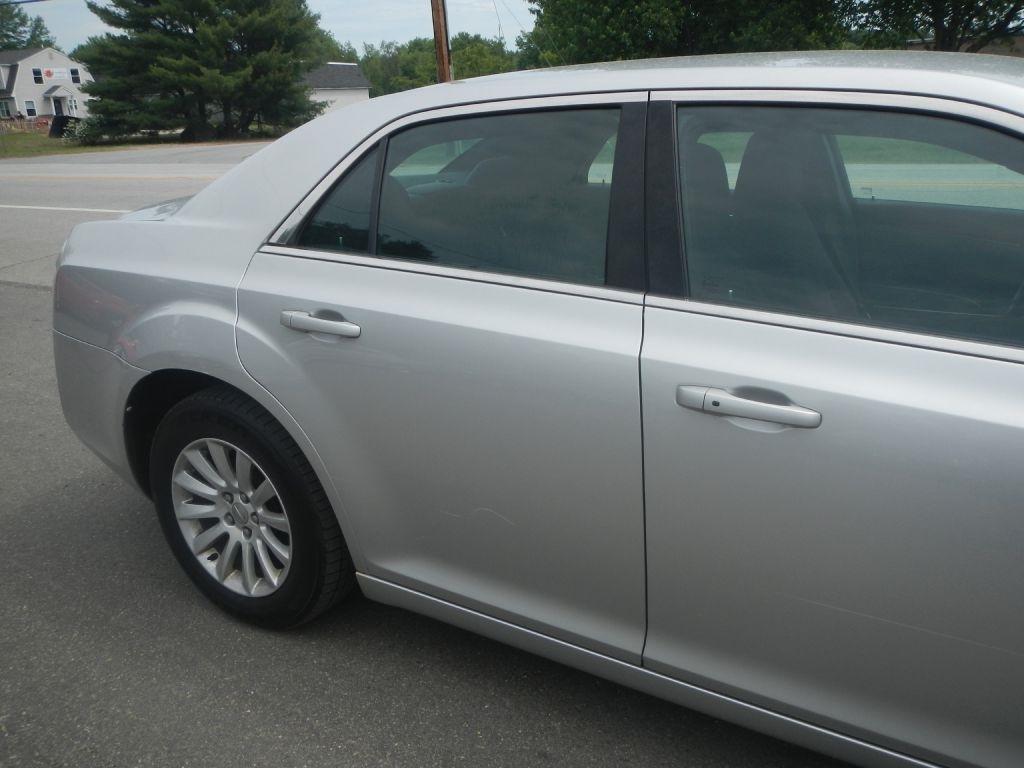 Chrysler 300 Base 2012