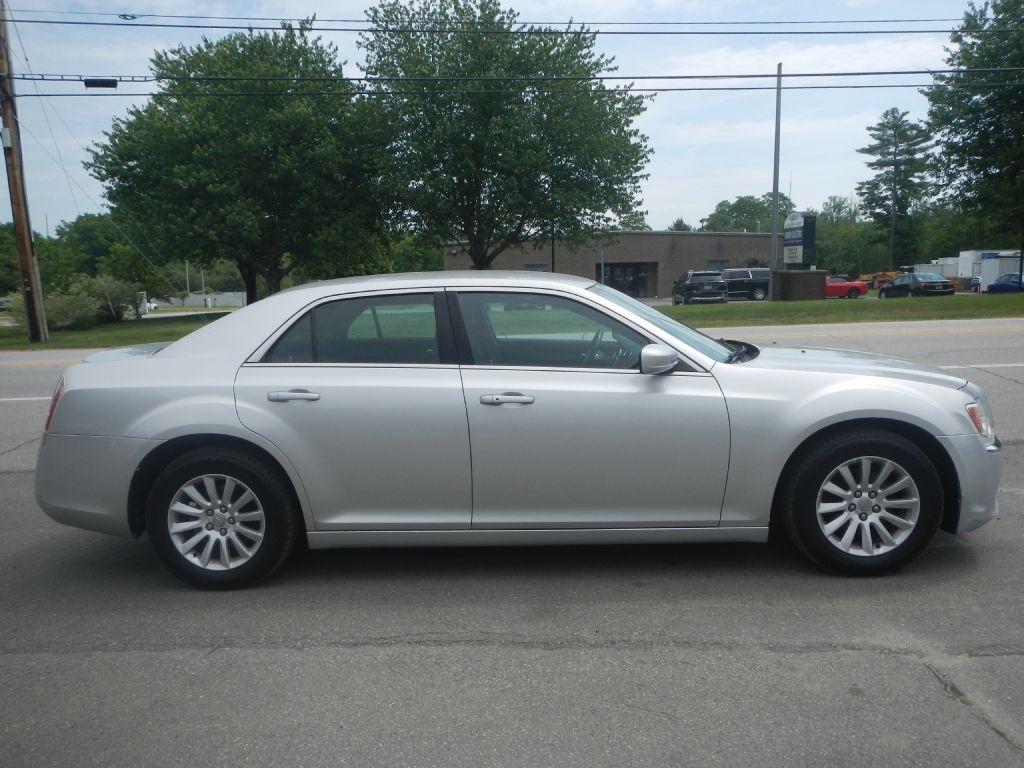 Chrysler 300 Base 2012