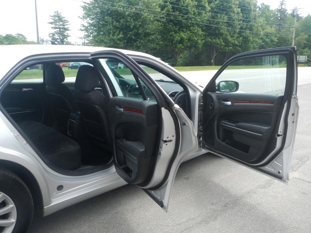 Chrysler 300 Base 2012