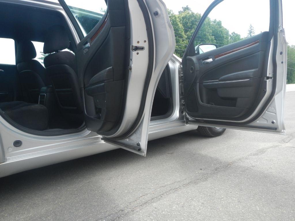 Chrysler 300 Base 2012
