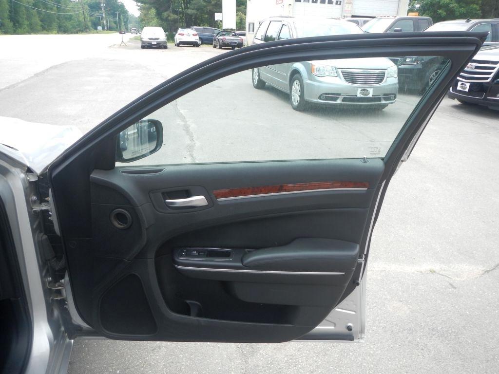 Chrysler 300 Base 2012