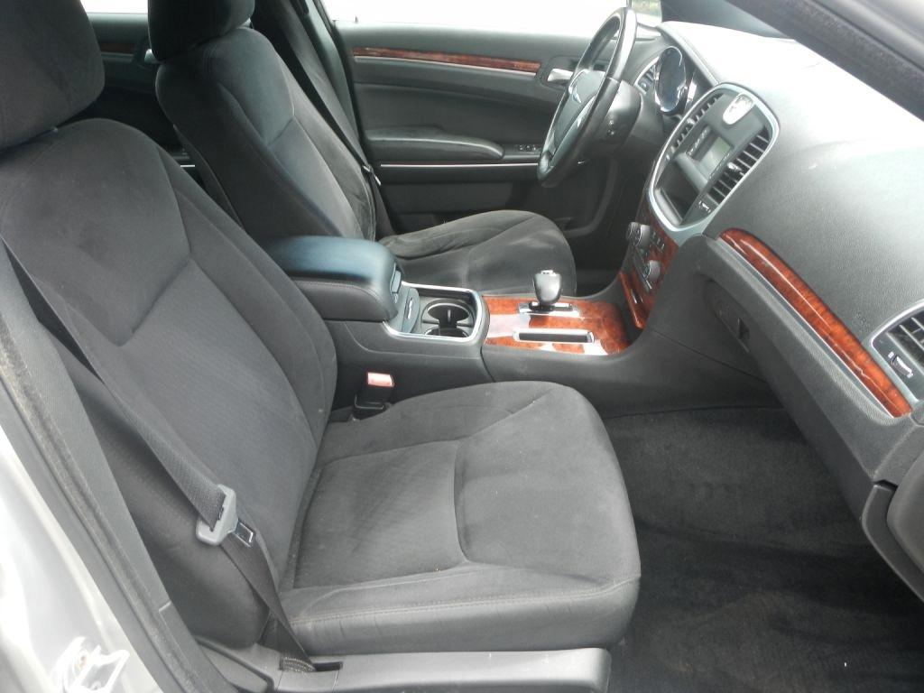 Chrysler 300 Base 2012