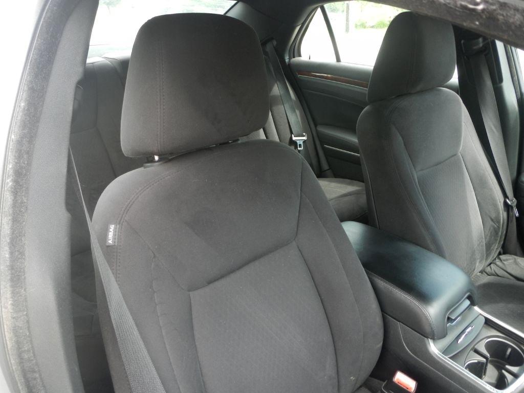 Chrysler 300 Base 2012