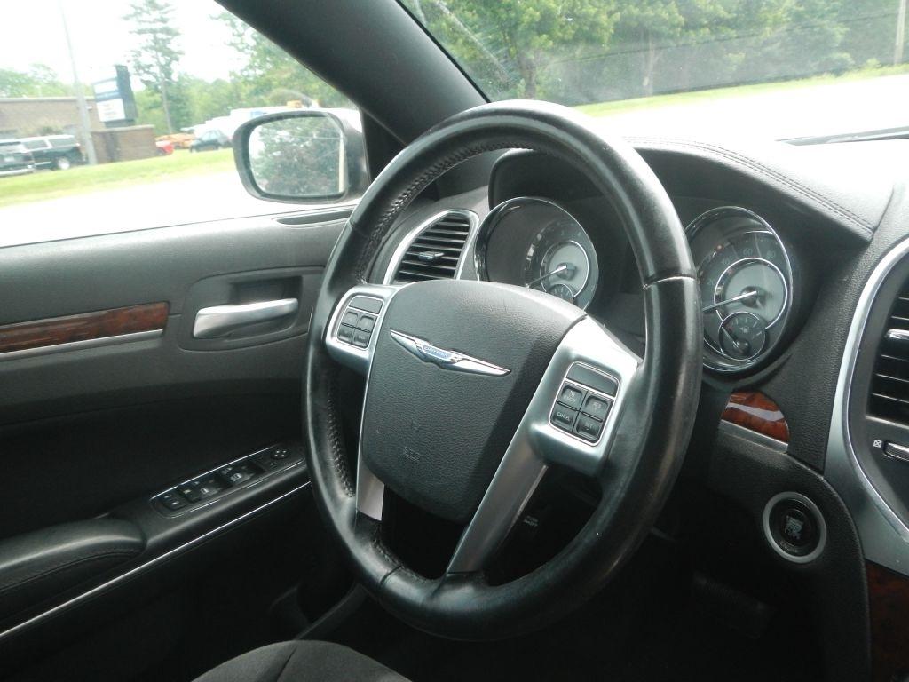 Chrysler 300 Base 2012