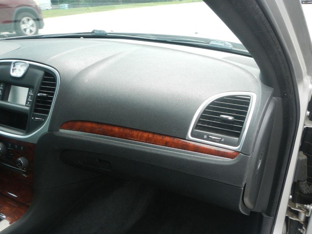 Chrysler 300 Base 2012