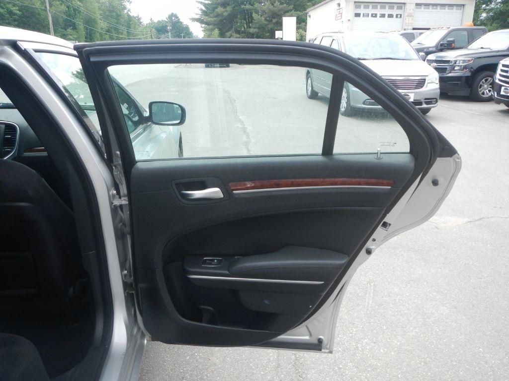 Chrysler 300 Base 2012