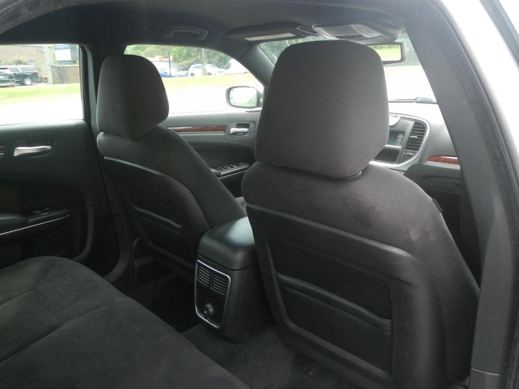 Chrysler 300 Base 2012
