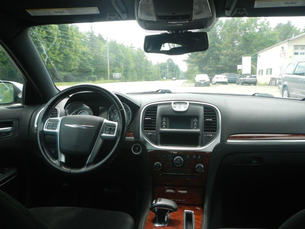 Chrysler 300 Base 2012