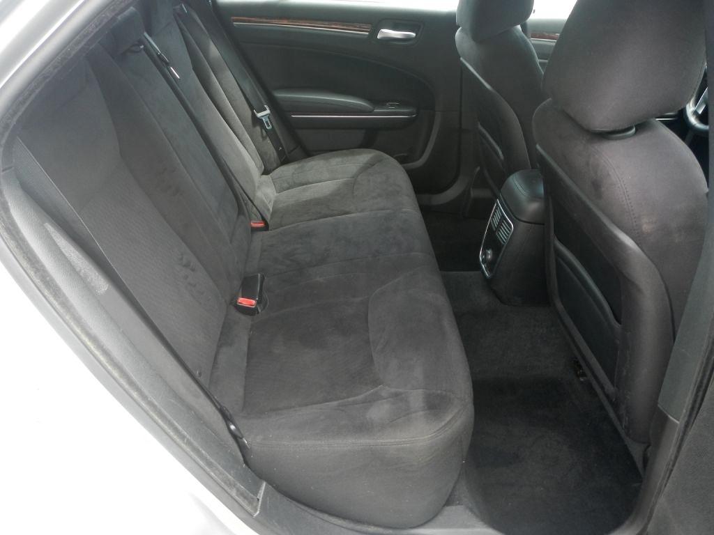 Chrysler 300 Base 2012