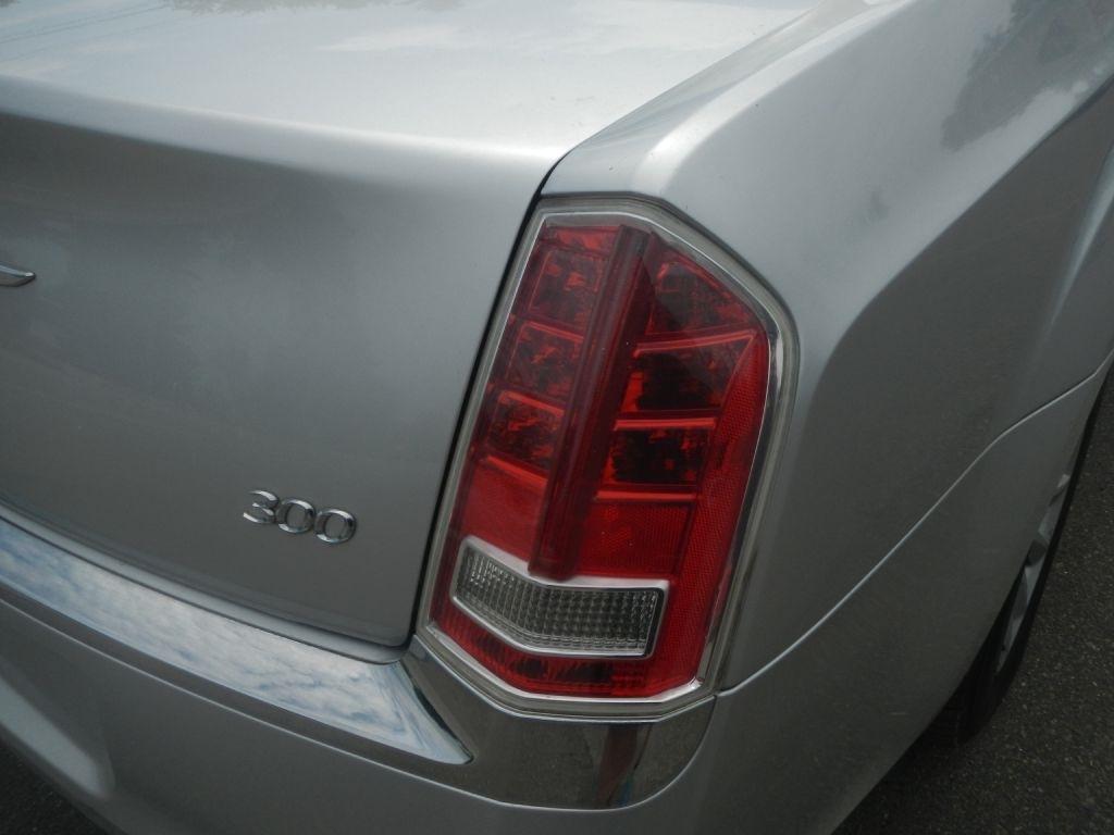 Chrysler 300 Base 2012