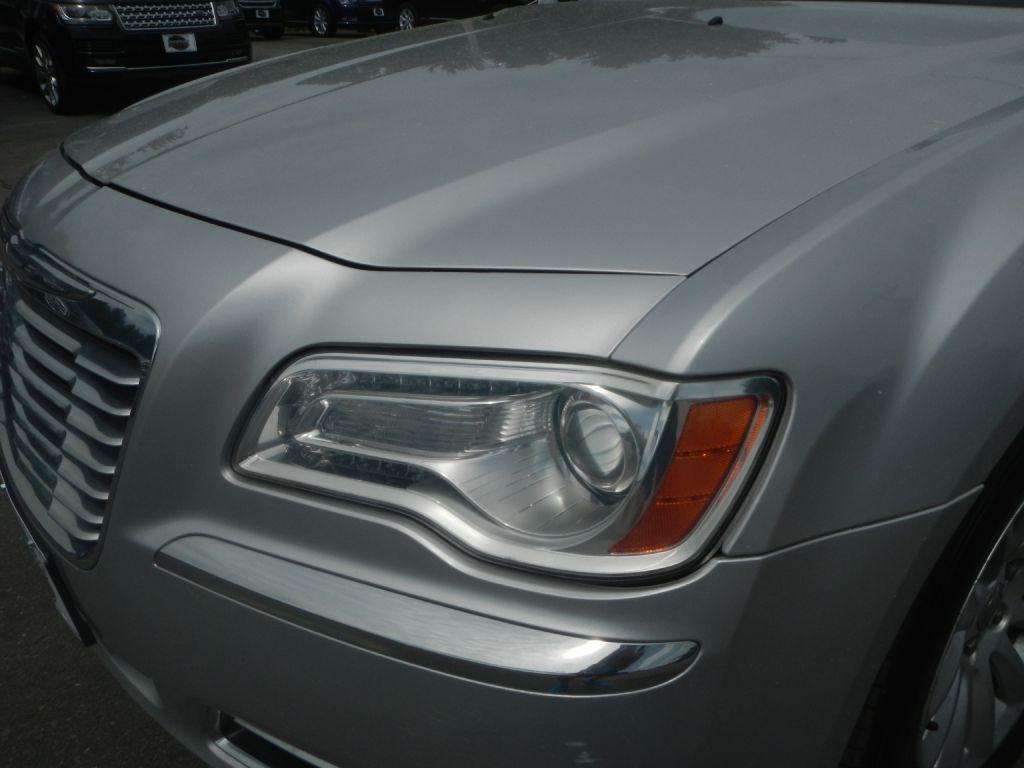 Chrysler 300 Base 2012