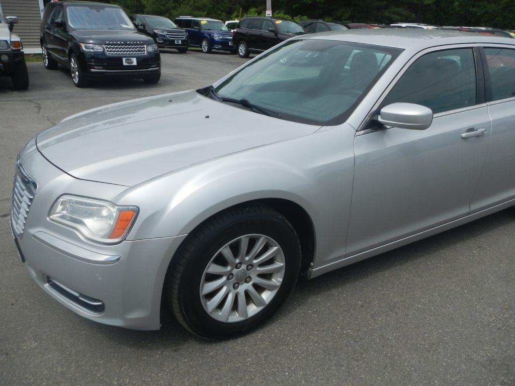 Chrysler 300 Base 2012