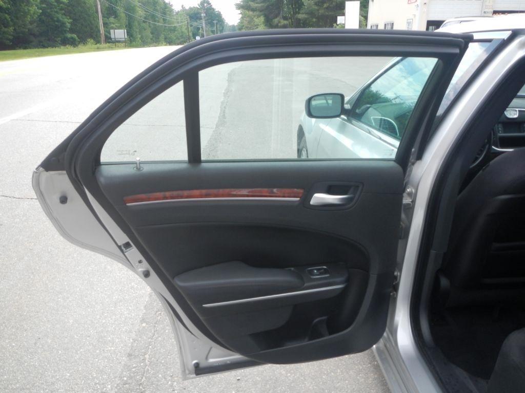Chrysler 300 Base 2012