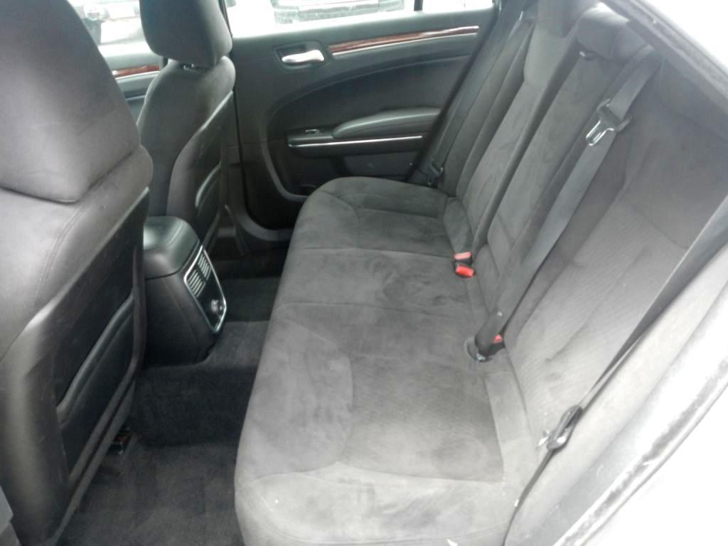 Chrysler 300 Base 2012