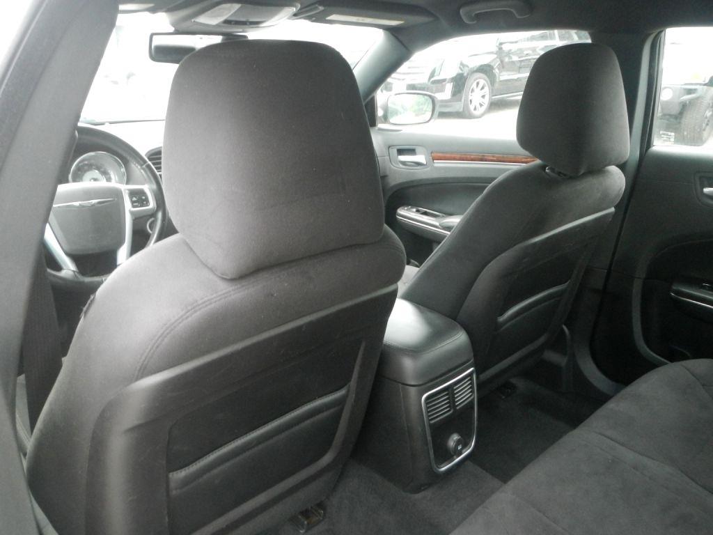 Chrysler 300 Base 2012