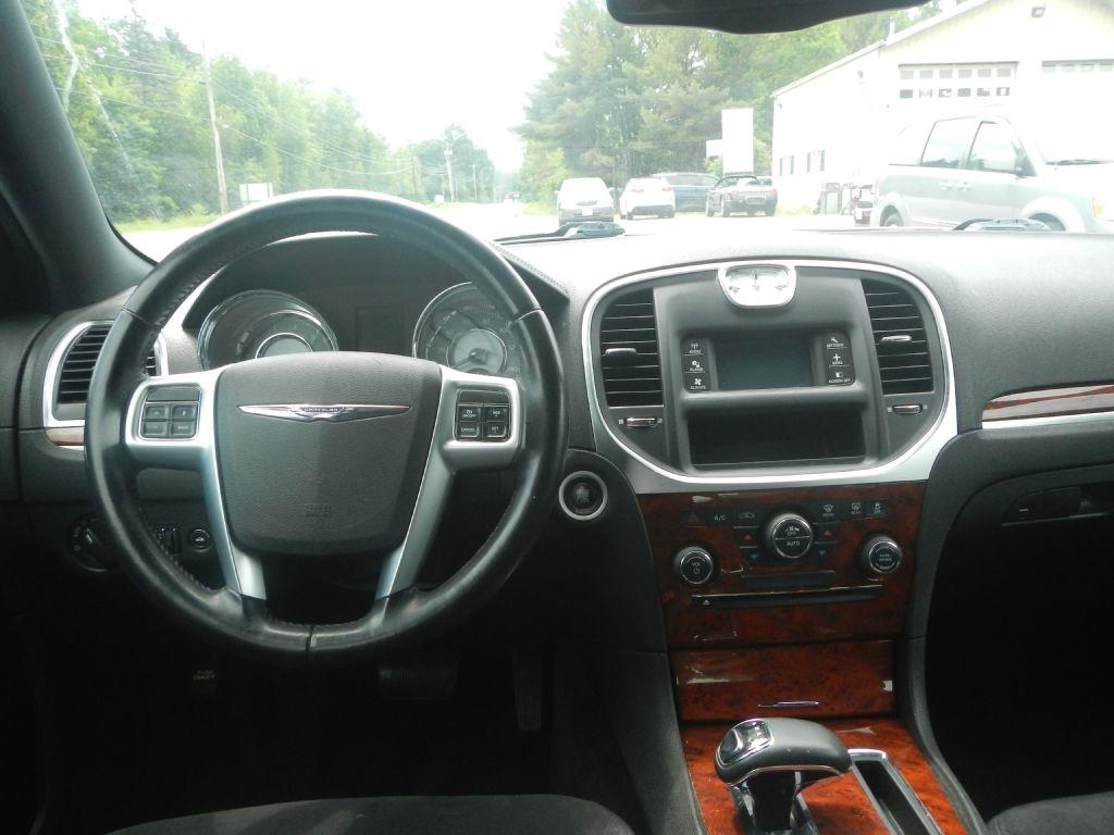 Chrysler 300 Base 2012