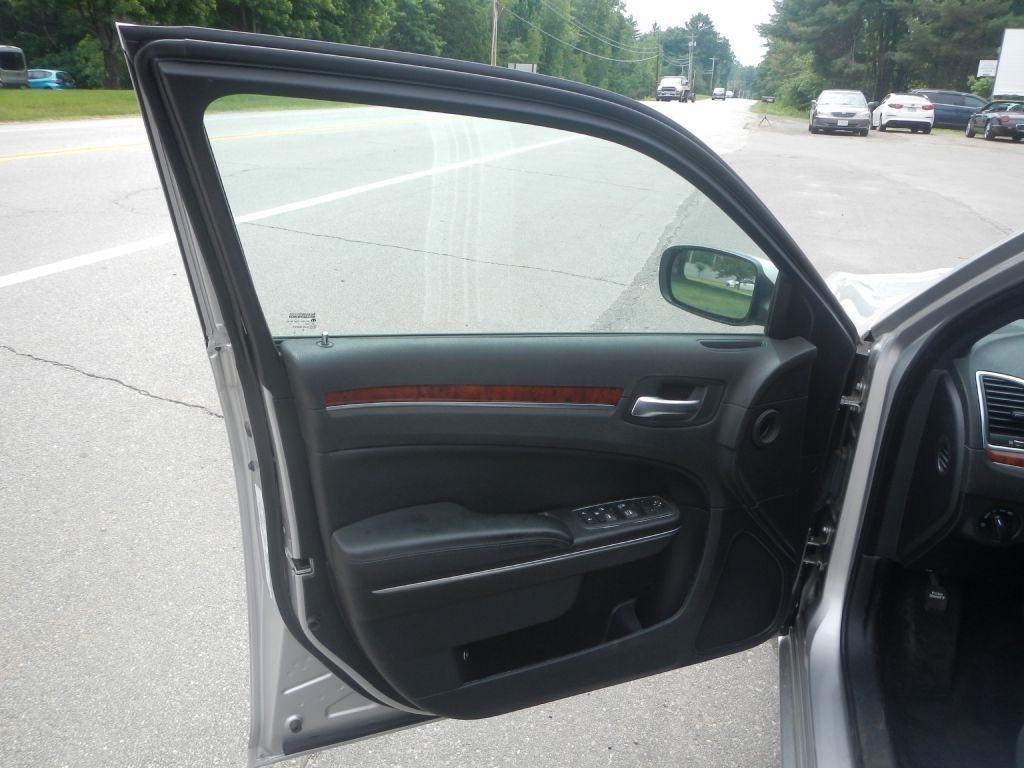 Chrysler 300 Base 2012