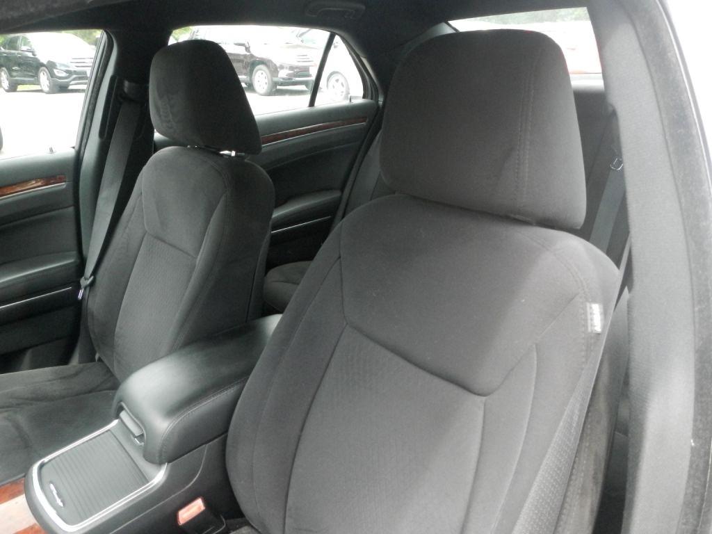 Chrysler 300 Base 2012