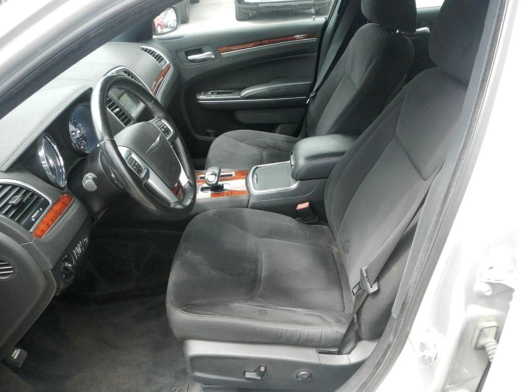 Chrysler 300 Base 2012