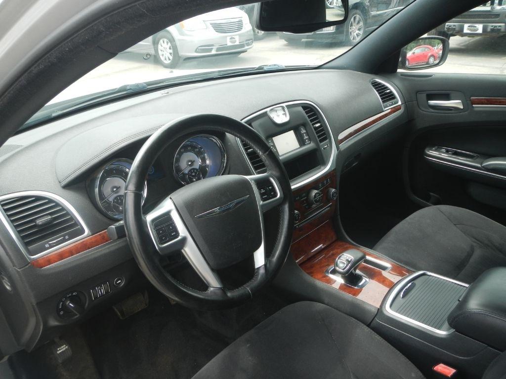Chrysler 300 Base 2012