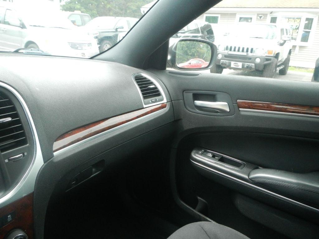 Chrysler 300 Base 2012