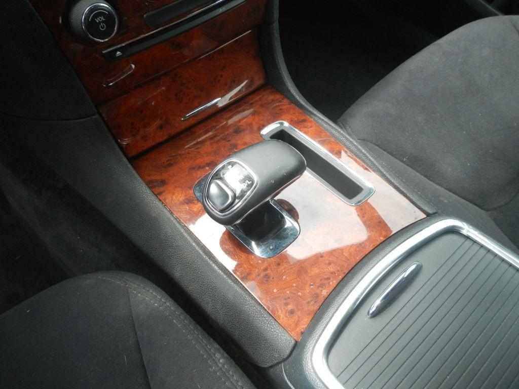 Chrysler 300 Base 2012