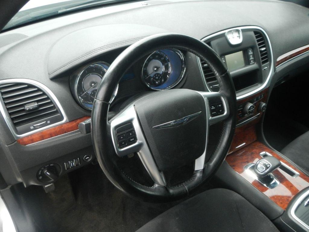 Chrysler 300 Base 2012