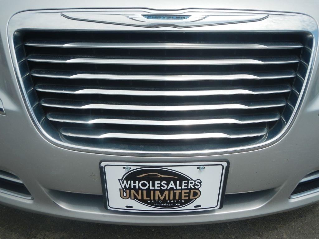 Chrysler 300 Base 2012