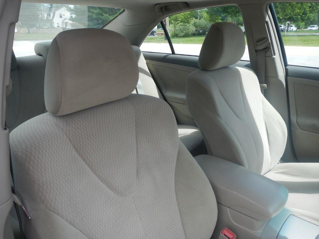Toyota Camry LE 6-Spd AT 2011