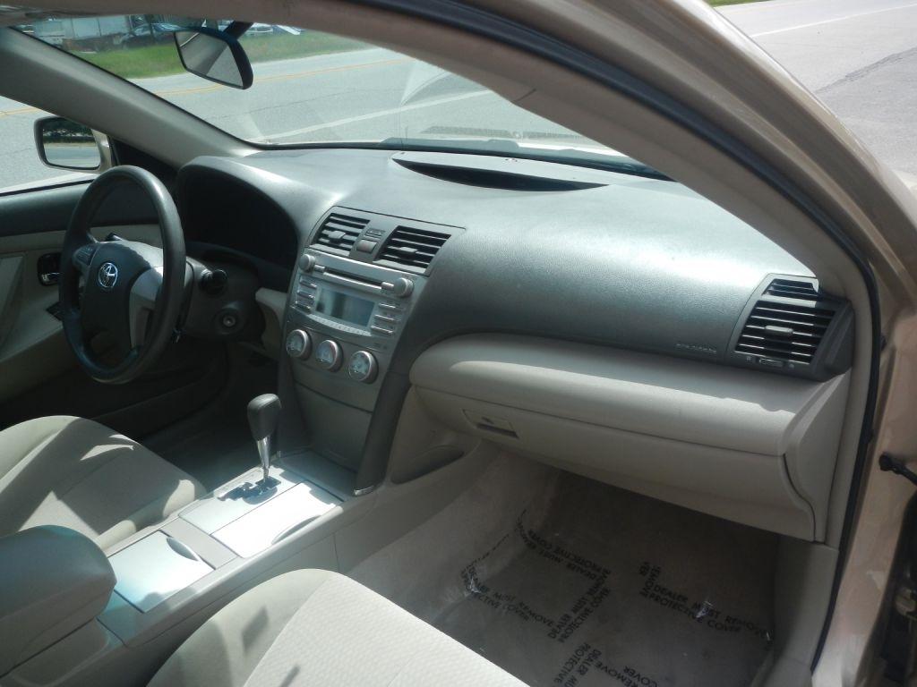 Toyota Camry LE 6-Spd AT 2011