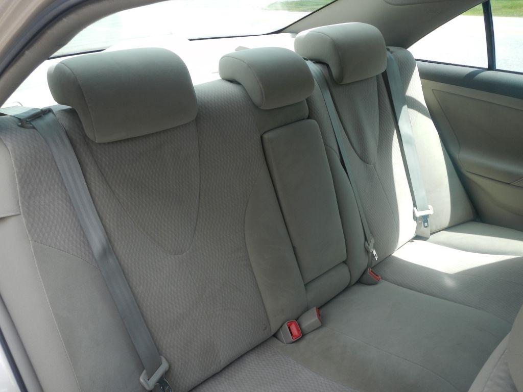 Toyota Camry LE 6-Spd AT 2011