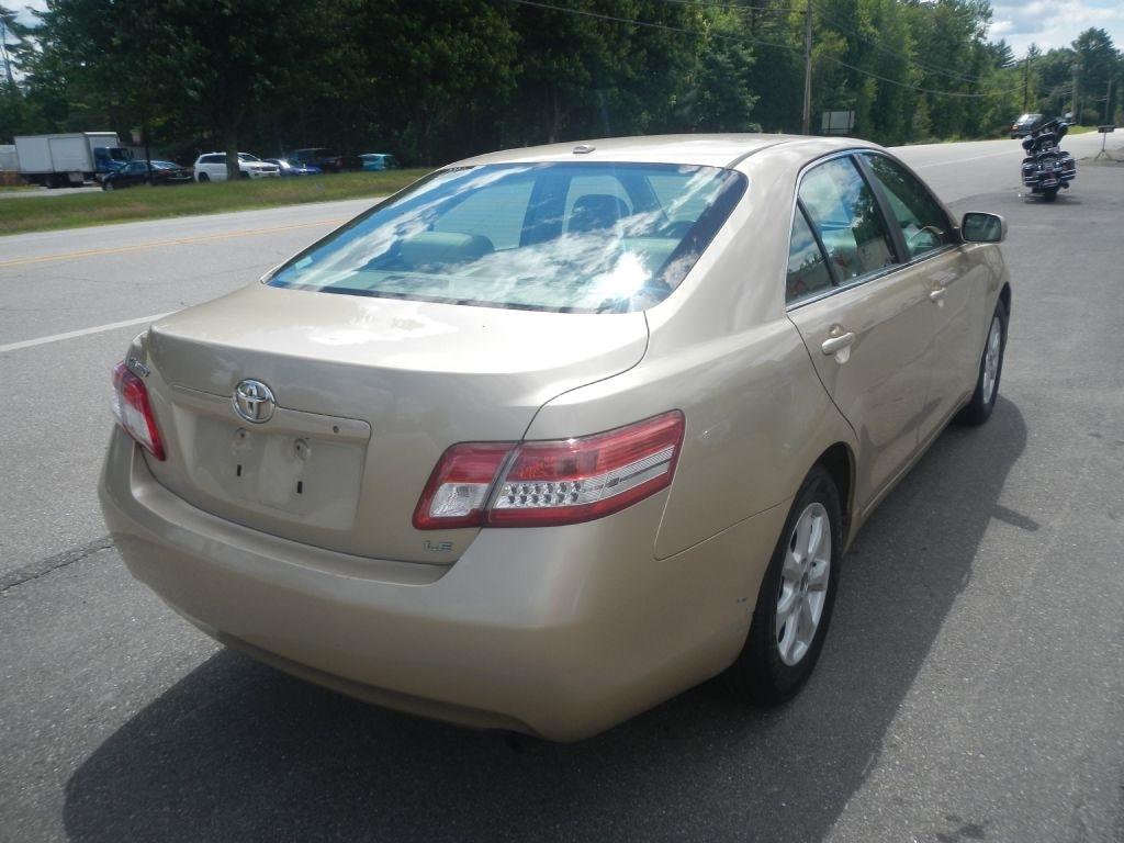 Toyota Camry LE 6-Spd AT 2011
