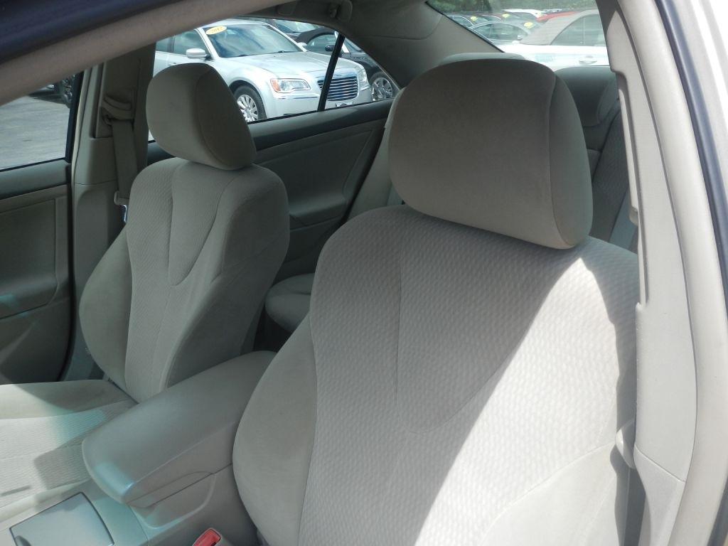 Toyota Camry LE 6-Spd AT 2011