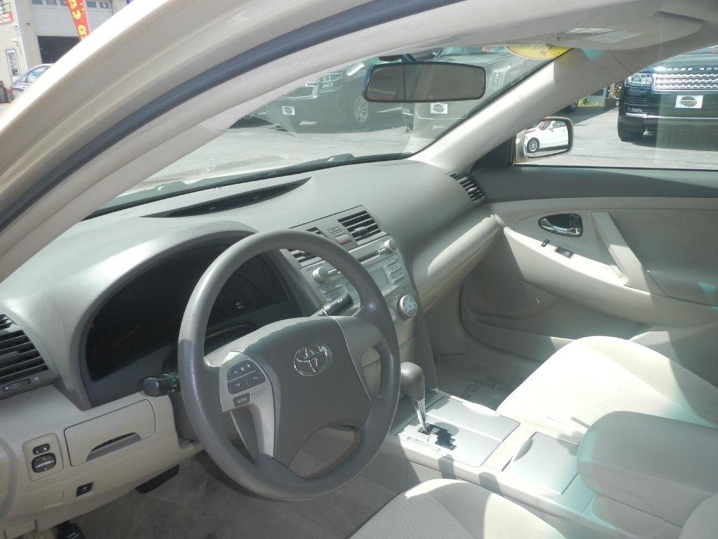 Toyota Camry LE 6-Spd AT 2011