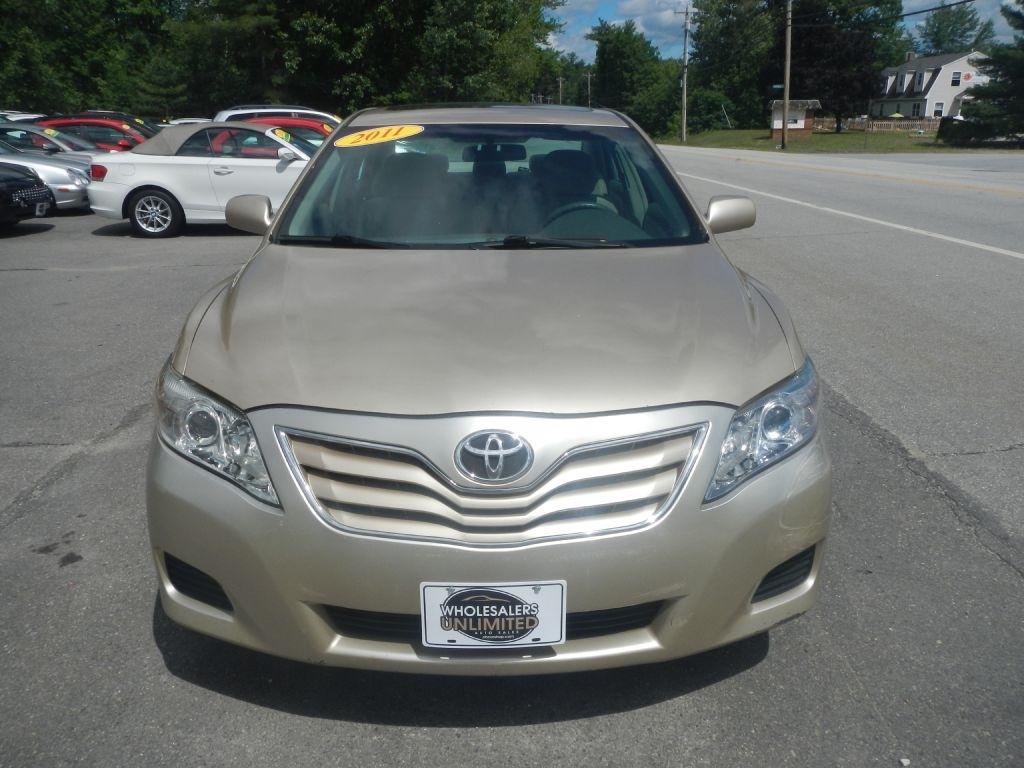 Toyota Camry LE 6-Spd AT 2011