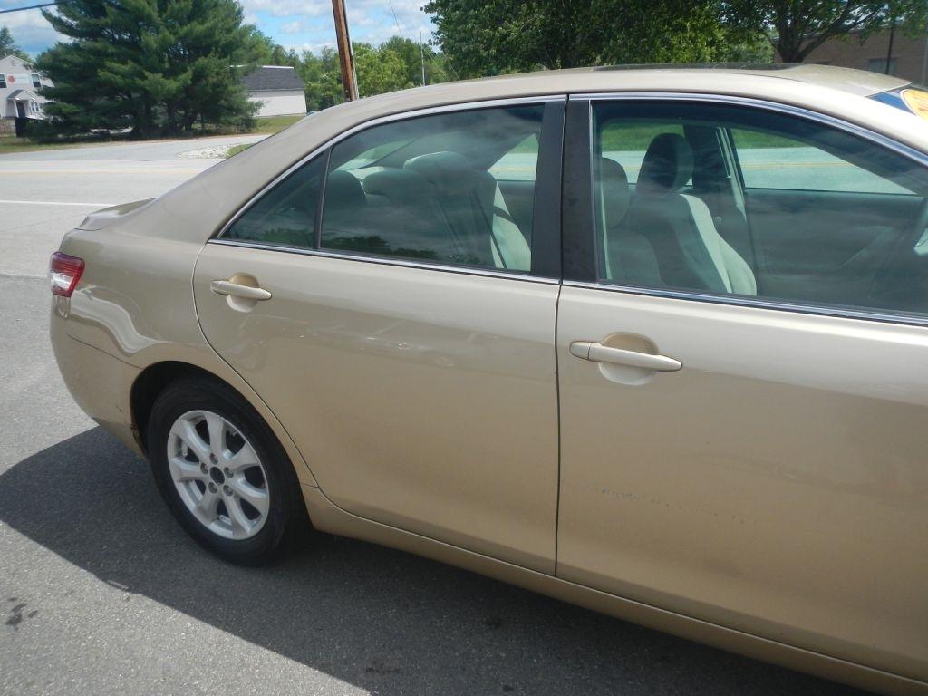 Toyota Camry LE 6-Spd AT 2011