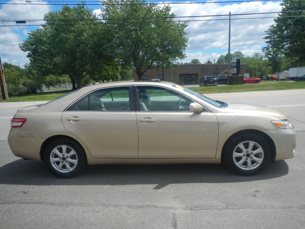 Toyota Camry LE 6-Spd AT 2011