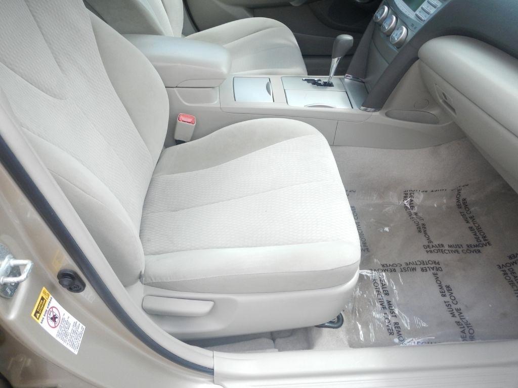 Toyota Camry LE 6-Spd AT 2011