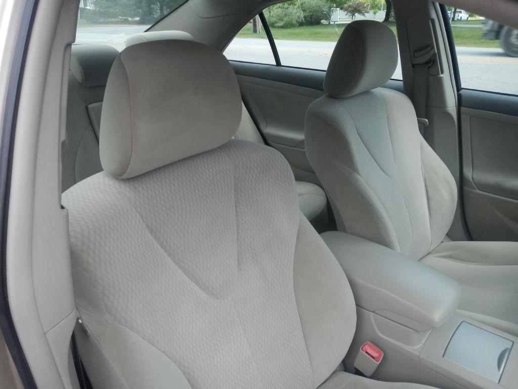 Toyota Camry LE 6-Spd AT 2011