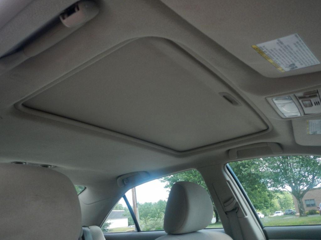 Toyota Camry LE 6-Spd AT 2011