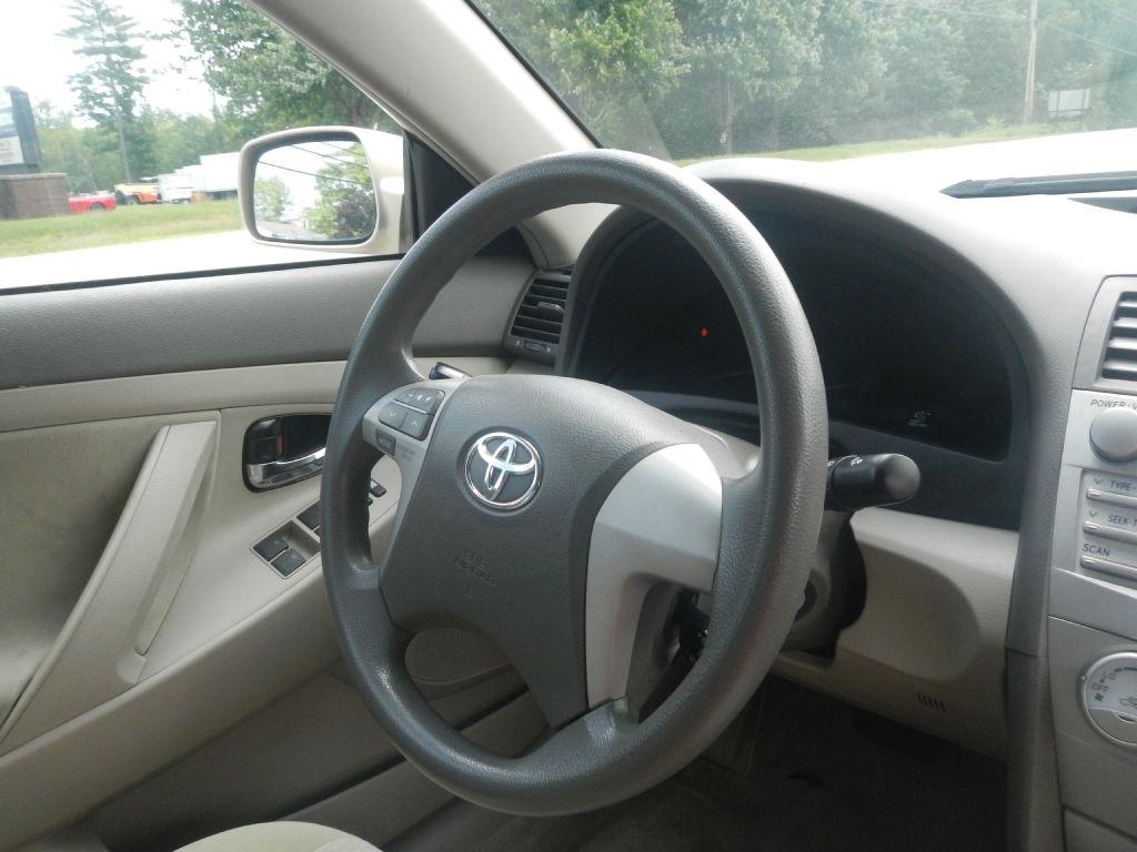 Toyota Camry LE 6-Spd AT 2011
