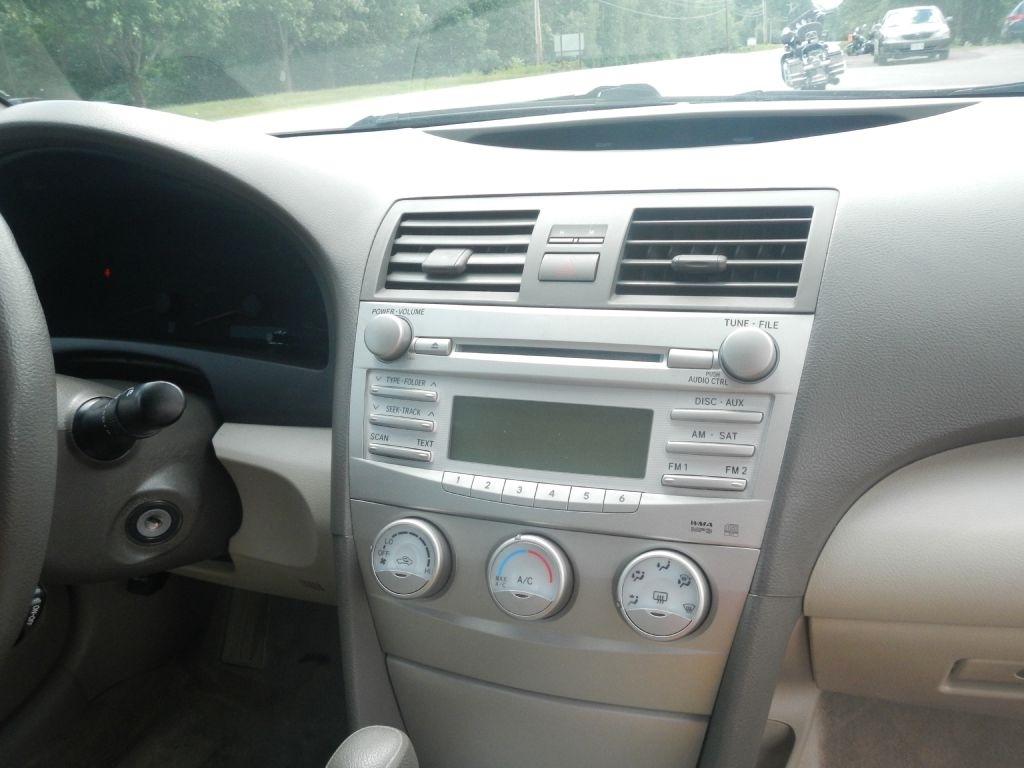 Toyota Camry LE 6-Spd AT 2011