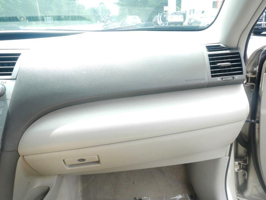 Toyota Camry LE 6-Spd AT 2011