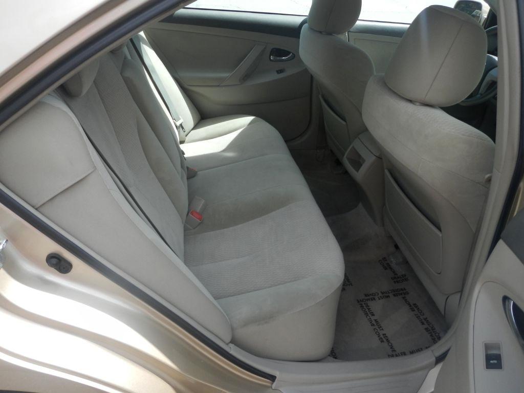 Toyota Camry LE 6-Spd AT 2011