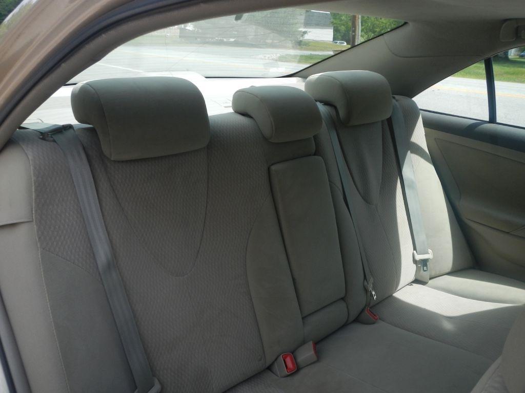 Toyota Camry LE 6-Spd AT 2011