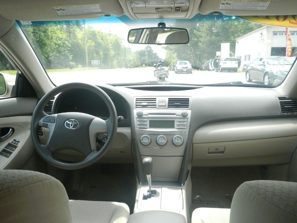 Toyota Camry LE 6-Spd AT 2011