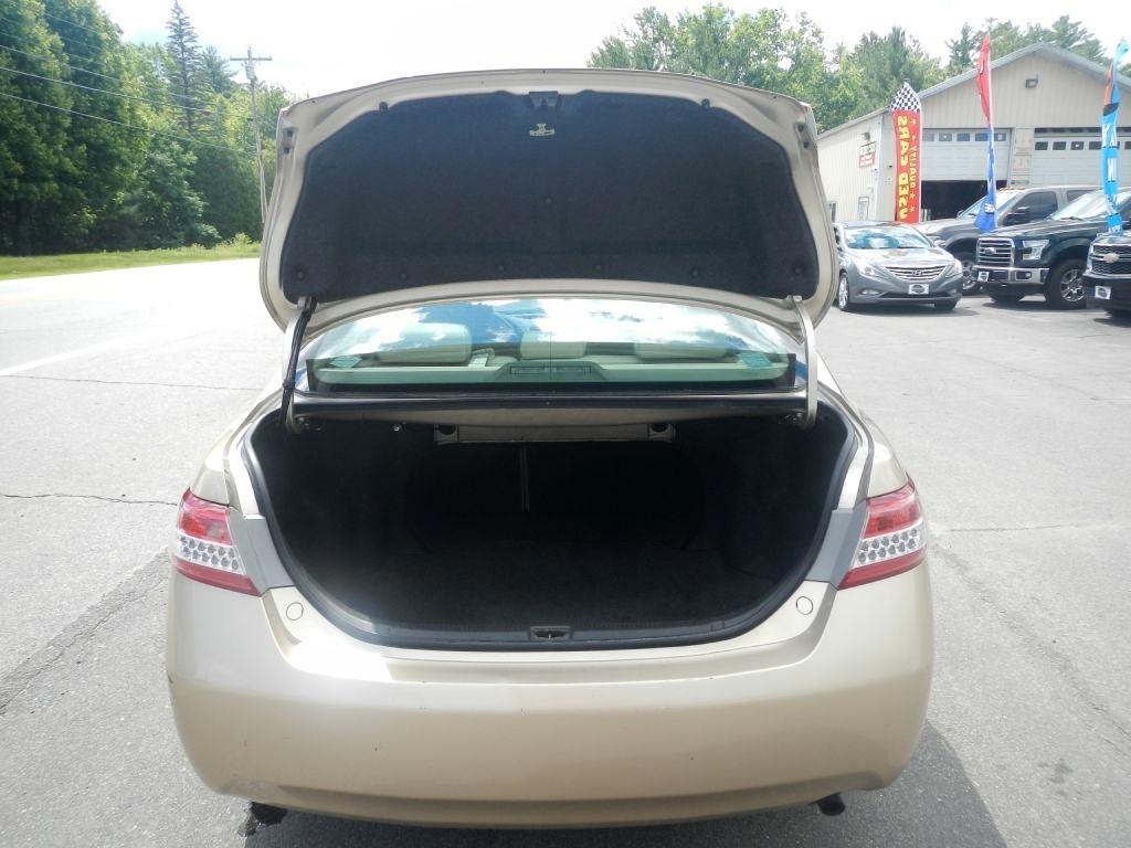 Toyota Camry LE 6-Spd AT 2011