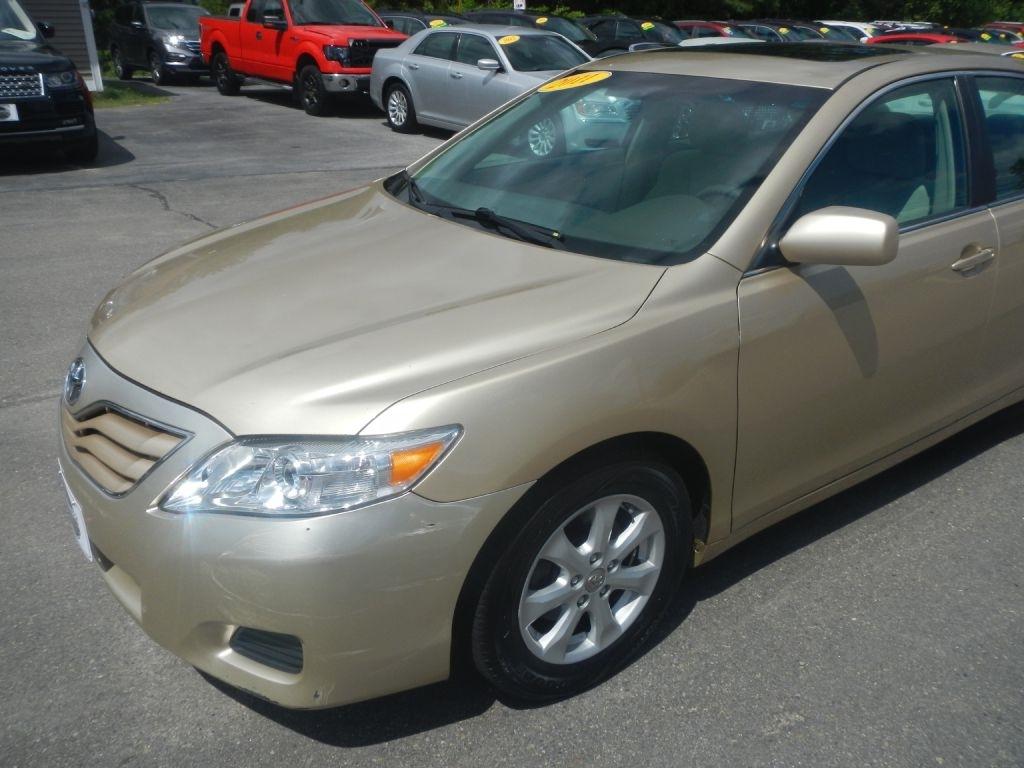 Toyota Camry LE 6-Spd AT 2011